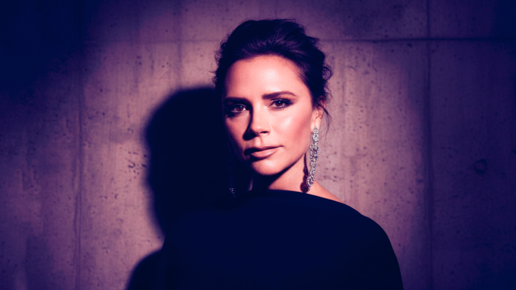 Иллюстрация к статье: Виктория Бекхэм: дерзкая Posh Spice, рождённая 17 апреля под знаком Овна