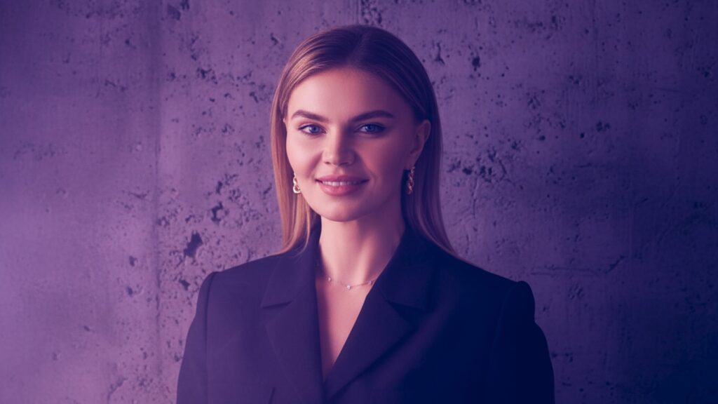 Иллюстрация к статье: Алина Кабаева: чемпионка мира и&nbsp;женщина-тайна, рождённая 12 мая под знаком Тельца