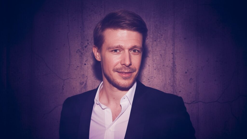 Иллюстрация к статье: Никита Ефремов: актёр из великой династии, рождённый 30 мая под знаком Близнецов